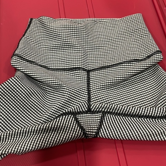 Lululemon leggings not for Sale - Picture 4 of 6